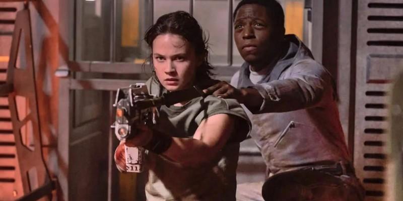 رین و اندی با چهره ای مصمم در فیلم Alien Romulus و تغییرات Prometheus در Alien