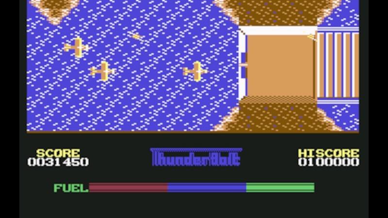 پرواز هواپیماها بالای آب در بازی ThunderBolt برای کامودور – محصولی از سازنده Forza Horizon و Codemasters