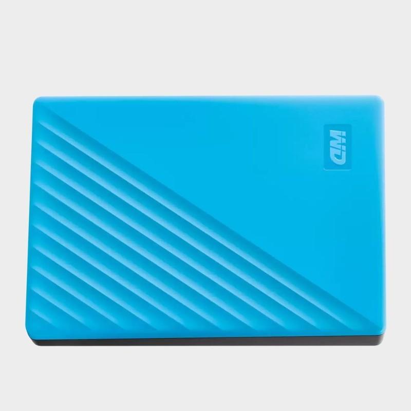 WD My Passport HDD آبی، یک بهترین هارد اکسترنال گیمینگ، روی پس زمینه خاکستری