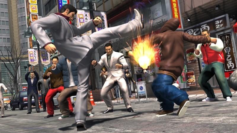 کیریو در حال لگد زدن به یک نفر در Yakuza 3 Remastered - آخرین فرصت خرید Yakuza 3.