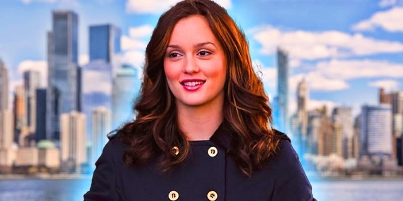 لیتون میستر در نقش بلر والدورف از سریال Gossip Girl، با پس زمینه شهر نیویورک و بازگشت Blair Waldorf