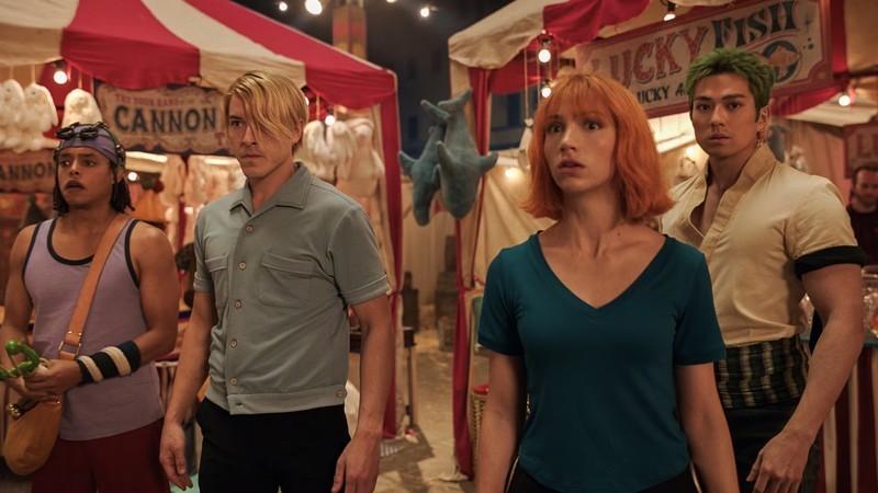 کلاه حصیری ها در یک سیرک در لایو اکشن One Piece - نقد و بررسی One Piece فصل دوم