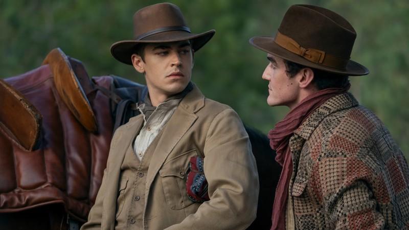 تصویری از Young Sherlock که شرلوک و موریارتی رو با کلاه نشون می ده و هیجان برای Young Sherlock فصل دوم را افزایش می دهد.