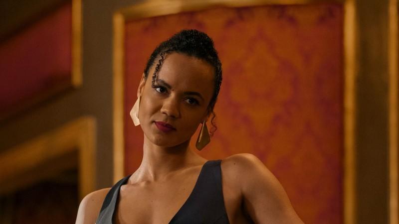 نیگلی (ماریا استن) در Reacher که کلافه به نظر می رسه. - Reacher بهترین سریال Prime Video