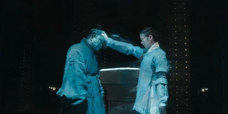 مو-دوک در حال مکیدن روح کسی در سریال Alchemy of Souls