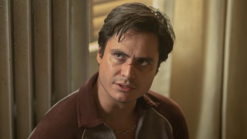 جیم چی با زخمی روی بینی در اپیزود 6 از فصل 4 سریال Dark Winds: Dark Winds توضیح قسمت