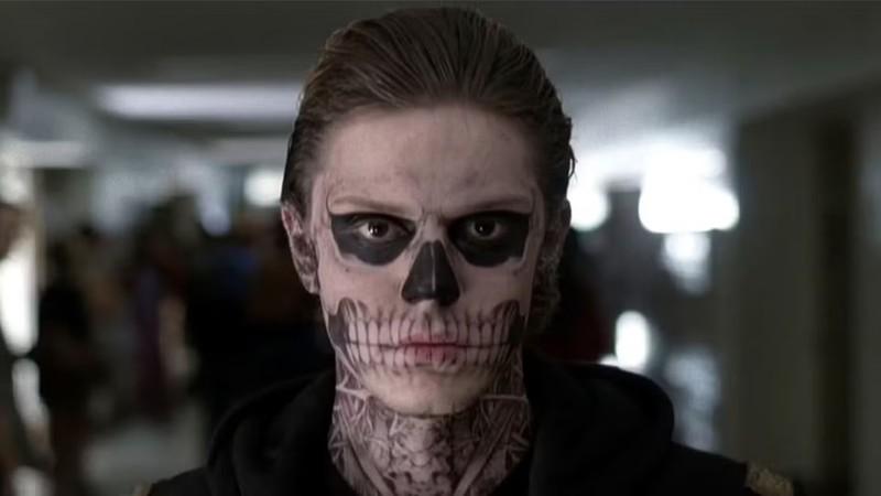 ایوان پیترز در نقش تیت با گریم اسکلت در فصل اول American Horror Story: سریال The Terror برای طرفداران American Horror Story