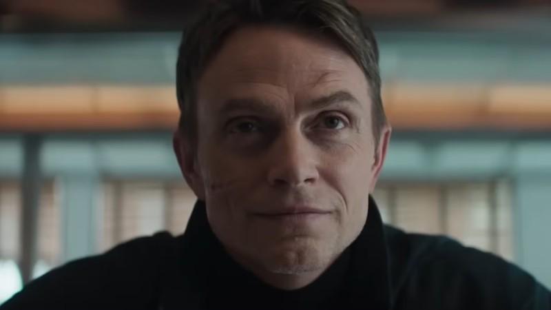 نشستن بولزآی در یک غذاخوری در فصل 2 سریال Daredevil: Born Again Bullseye رستگاری