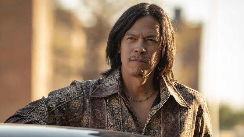 چاسک اسپنسر در نقش سانی بیر هارت در فصل 4 سریال Dark Winds