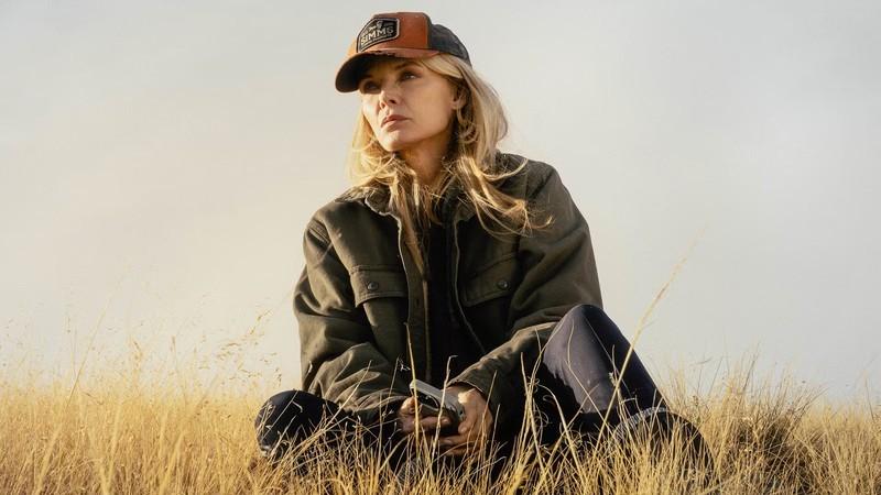 میشل فایفر در نقش استیسی کلای برن در قسمت 2 سریال The Madison و وسترن کلاسیک