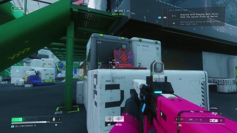 لپ تاپ قرمز در اتاق Tox Clear برای چگونه Marathon Tox Clear را کامل کنیم