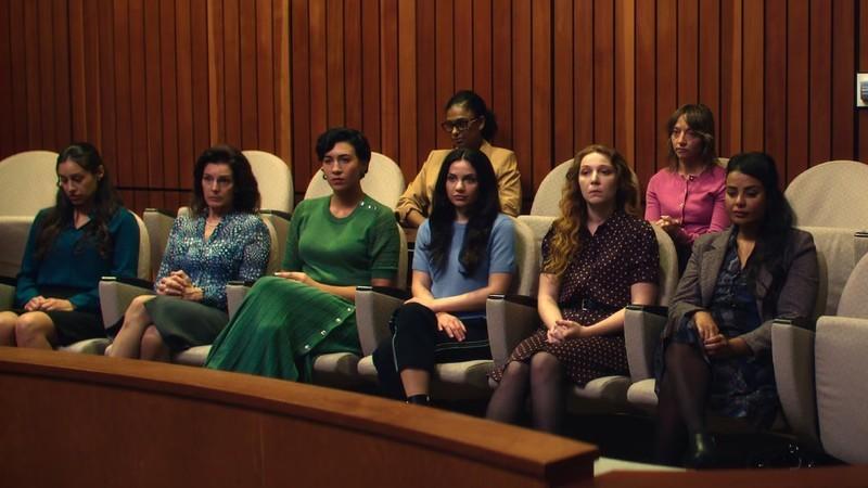 تفاوت سریال Netflix Vladimir و کتاب - قربانیان جان در جلسه استماع Title IX در قسمت 7 Vladimir نشسته اند