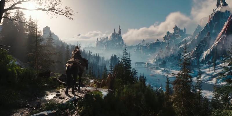 سیری در حال سوارکاری با کلپی روی یال کوه، در حالی که در اسکرین شاتی از The Witcher 4 به قله های برفی در دوردست نگاه می کنه.