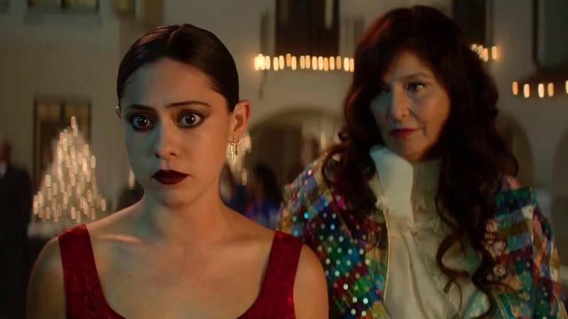 سریال های مشابه Something Very Bad Is Going to Happen: رزا سالازار و کاترین کینر در مینی سریال Brand New Cherry Flavor.