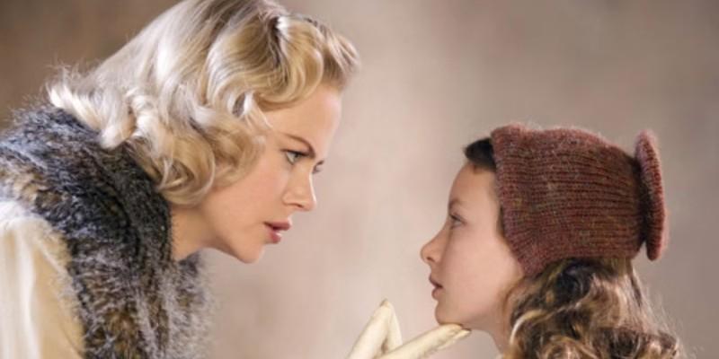 چرا The Golden Compass شکست خورد؟ نیکول کیدمن در نقش ماریسا کولتر در The Golden Compass، در حال نگاه کردن به لایرا