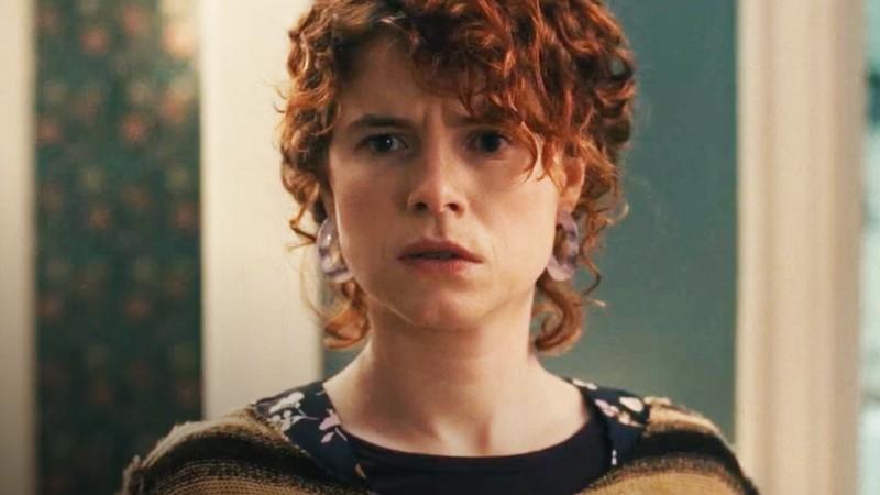 سریال های مشابه Something Very Bad Is Going to Happen: لوسی در فیلم I'm Thinking of Ending Things نگران به نظر می رسد