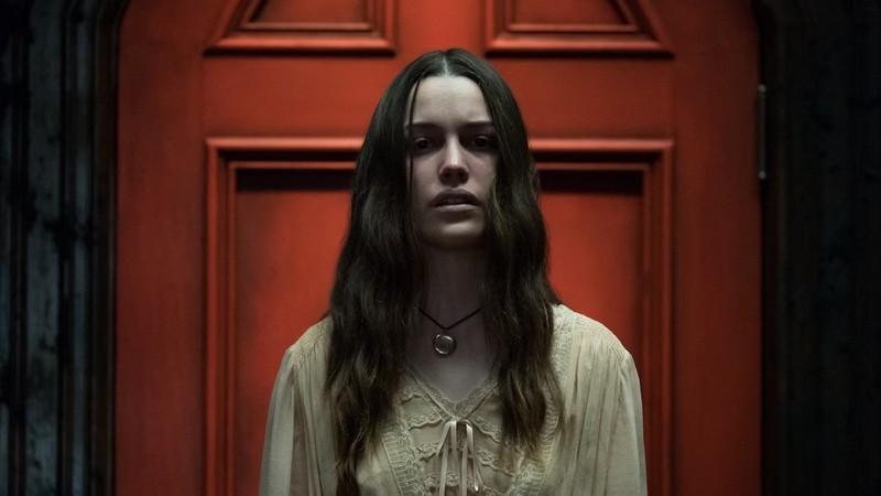 سریال های مشابه Something Very Bad Is Going to Happen: ویکتوریا پدرتی در سریال The Haunting Of Hill House نتفلیکس.
